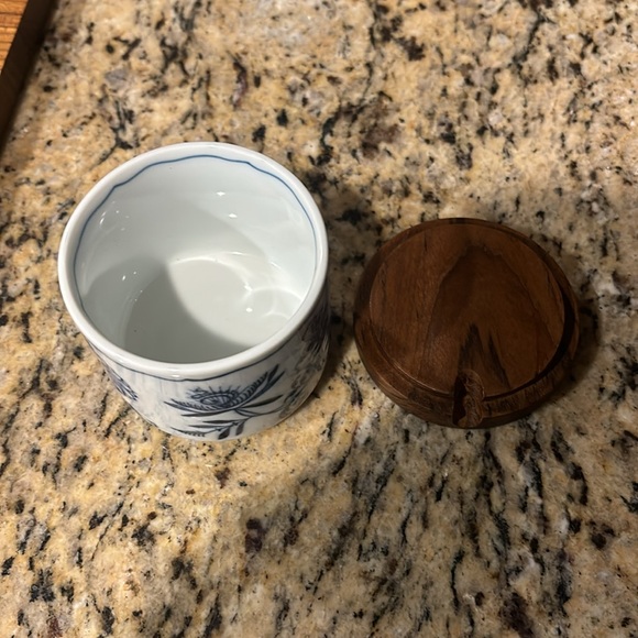 Blue Danube Blue Onion Dolphin Teak Wood Cheese Board - Picture 2 of 6